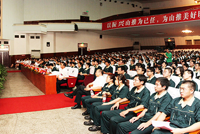 作為推動(dòng)企業(yè)加快發(fā)展三大平臺(tái)之一的人力資源管理提升工作，將是當(dāng)前和今后一段時(shí)期山推股份人力資源管理的首要任務(wù)。
