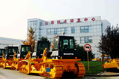 2009年，山推研發(fā)中心被國(guó)家人事部批準(zhǔn)設(shè)立博士后科研工作站，同年召開(kāi)首屆科技創(chuàng)新大會(huì)。