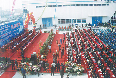 2003年10月29日，山推國(guó)際事業(yè)園開(kāi)園。