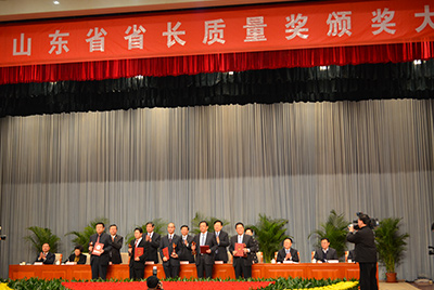 1月11日，山東省第三屆省長(zhǎng)質(zhì)量獎(jiǎng)表彰大會(huì)在山東省政府禮堂召開(kāi)。